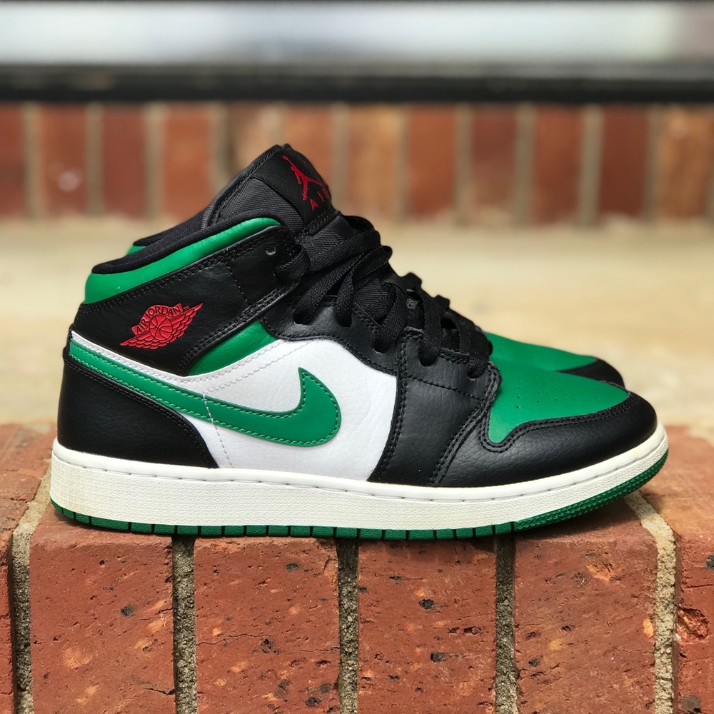 Air Jordan 1 Black Pine Green Size 6.5Y / 8 W